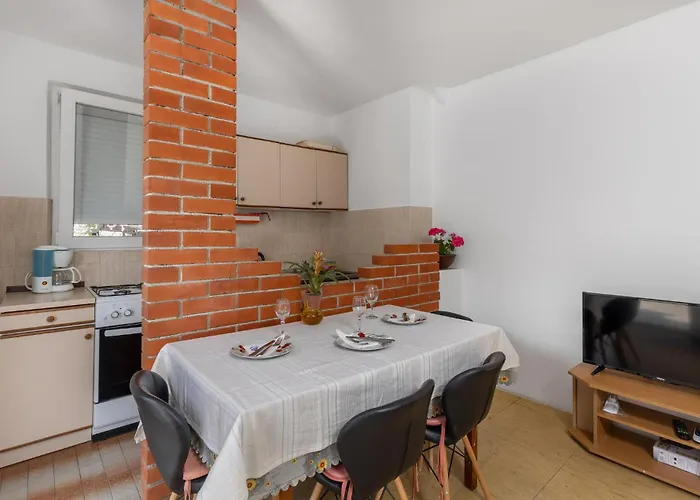 1 Bedroom Awesome In Apartmán Selce