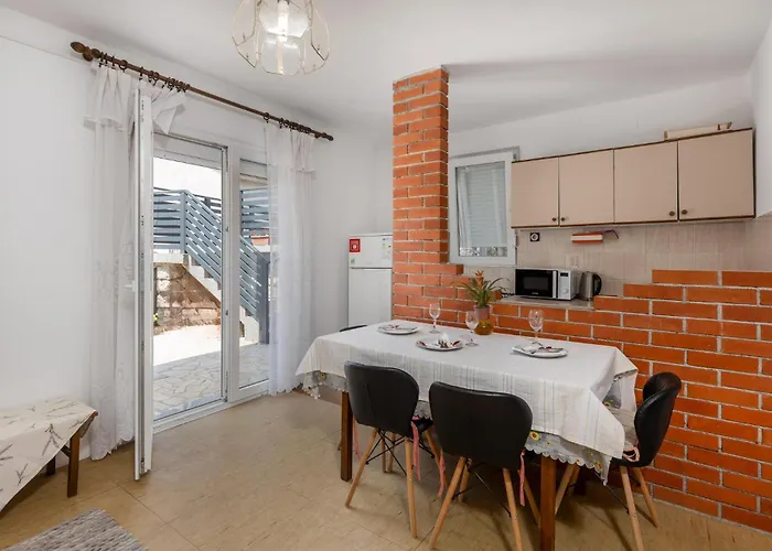 Apartmán 1 Bedroom Awesome In Selce