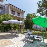 1 Bedroom Awesome In Selce